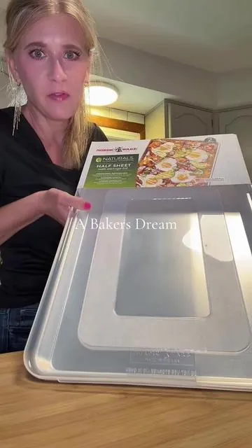 Stop messing with foil and plastic wrap! Snap a lid on your baking sheet, take your treats anywhere or just throw your leftovers in the fridge. ##bakingsheet##cookingsheet##bakingsheet##baking@@QVC, Inc ##QVCLoyaltyProgram