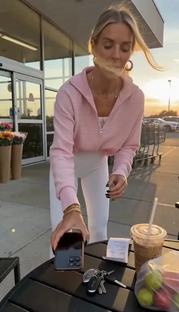 Cozy layering piece for crisp fall days #WomensFashion #FallOutfit #QuarterZipSweatshirt #RelaxedFit #CasualStyle #VNeckSweatshirt #OOTD #FallEssentials