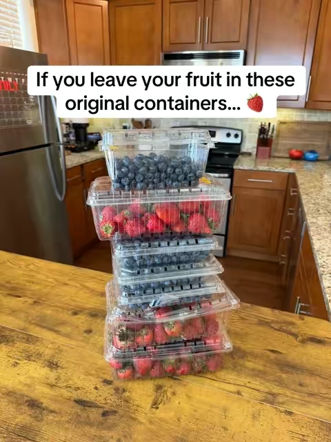 How to get your produce to last way longer 🫐🍓 #freshfruit #fruit #freshproduce #KitchenHacks #kitchen 