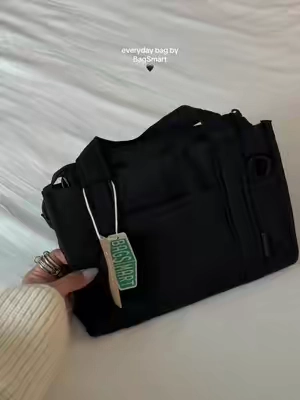 This bag is so cute and i love the fact that it can be crossbody too. Fits so much in her tiny body 🖤