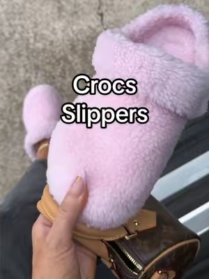 Crocs slippers 🎀 #crocsslippers #crocsslippers #crocs #tiktokshopcreatorpicks  @Crocs 