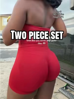 You can’t go wrong with this set! So flattering 

#gymgirl #twopieceset #gymoutfit #matchingset 