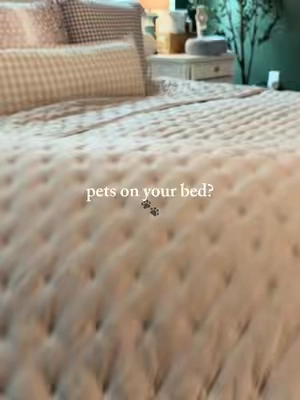 pets on your bed?! #petfriendlybedding 