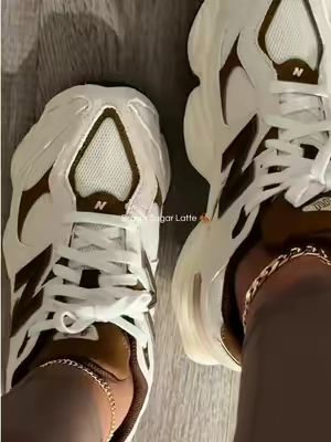 Obsessed with this new Brown Sugar Latte colorway. 🤎☕ These are a must-have! #newbalance #newbalance9060 #womensneakers #flykicks 