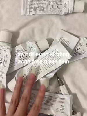 10/10 viral Korean moisturizer is actually worth the hype🫶🏻wished I got my hands on it sooner
##dralthea##dralthea345cream##clearskin
##acne##koreanskincare