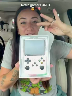 This is the ultimate throwback gift for sure 🕹️👏🏻🍄 #retrogaming #throwbackgift #christmasgiftideas #retrogames #gameconsole 