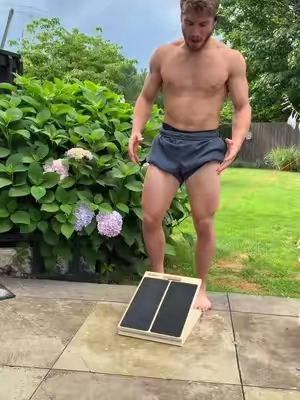Gains and recovery can be made anytime, anywhere !! 

#slantboard #homeworkout #Fitness #gymequipment #legworkout 