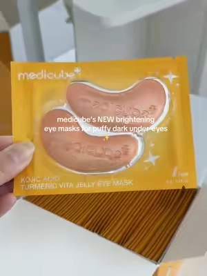 They finally gave us kojic acid + turmeric eye patches ✨ #darkcircles #puffyundereyes #kojicacidturmericmask #brighteningeyemask #tiredundereyes 