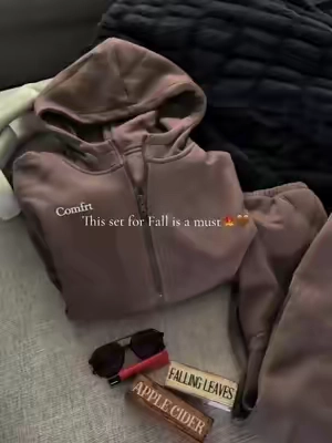 Loveee #set #fallfashion #comfrt #zipup #sweatpants 
