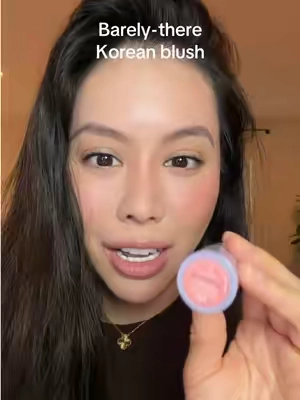 The prettiest barely-there glow. It’s giving effortless, clean, fresh makeup. @Laka US #laka #blush #blushhack #blushtrend #kbeauty 