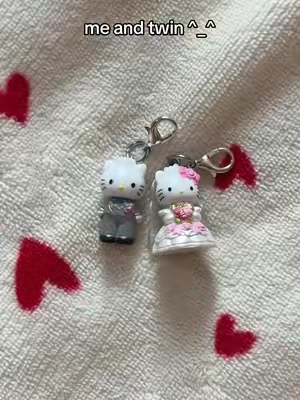 So sweet hello kitty and daniellll 🧁🧁🧁🪷 #sanrio #hellokitty #cutecouples #kawaiiaesthetic #trinkets 