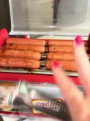 Turn your kitchen into the ultimate hot dog station! This Oscar Mayer hot dog roller cooks hot dogs evenly while warming buns at the same time, making game days, parties, and family nights even more fun. #HotDogRoller #KitchenGadgets #tiktokshopcreatorpicks  #summerwins  #SummerVibes 