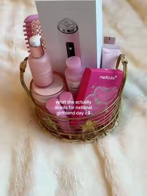 if your girl reposted this, you better be taking notes 💖🌸 @medicube global @medicube US Store #nationalgirlfriendday #nationalgfday #giftforgirlfriend #bf #tiktokshopcreatorpicks 