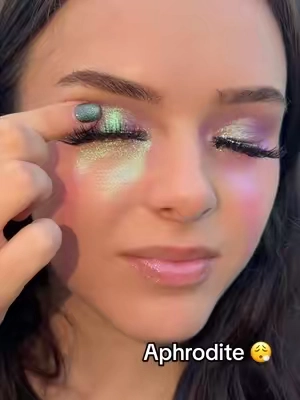 I want it all over my face 😉 #aphrodite #duochrome #eyeshadowtutorial #euphoria #tiktokshopcreatorpicks 