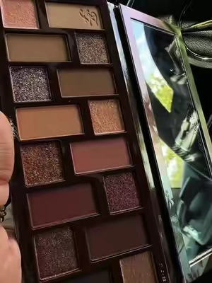 she is ✨ s o  g o o d ✨🤌🏻 #toofaced #eyeshadow #toofacedcosmetics #bornthisway #tiktokshopcreatorpicks 