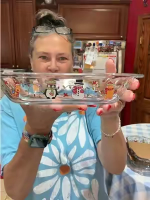 This year gift your famous fudge, your scrumptious sourdough or your Christmas cookies in a dish they can reuse and enjoy year after year. A food or snack gift within a gift. You get a 3 pack and there are lots of great patterns to choose from.