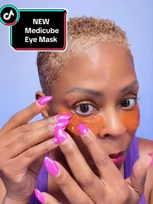If you’ve been struggling with under eye darkness and puffiness… These are definitely worth a try! @medicube global #medicube #medicubesuperbrandday #undereyebags #undereyepuffiness 