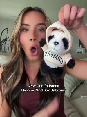 how cute!?😍🐼  @Comfrt #comfrt #blindboxunboxing #bagcharm #unboxing #tiktokshopcreatorpicks 