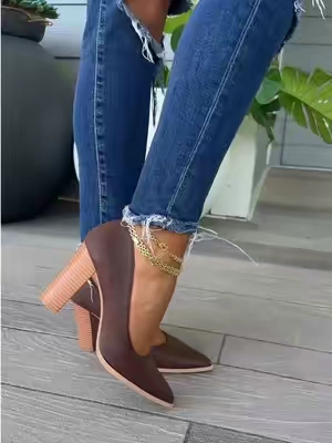 These Chunky Heel Pumps Are the Fall Shoes Every Closet Needs #ChunkyHeelPumps #FallHeels #PumpShoes #ComfortHeels #FallStyle 