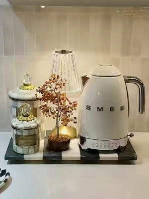 One of the prettiest kitchen appliances I own. The adjustable temperature settings make it perfect for coffee, tea, and matcha, and the quality is amazing 🤍