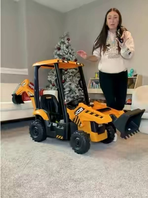 Imagine walking out to this on Christmas morning 🥹🚜🎁 #giftsforkids #christmasgiftideas #christmasgiftideas #screenfreefun #toddlermusthaves 