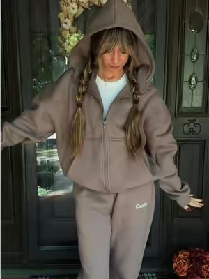 Beyond ready for cozy season with @Comfrt 🍂  #comfrt#fall#sweats#cozy