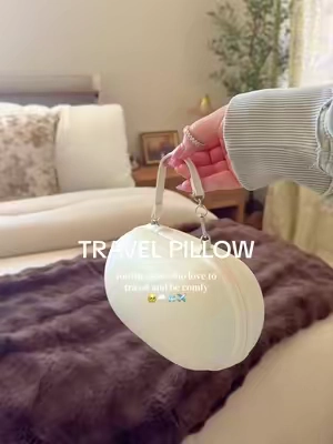 the travel neck pillow of my DREAMS 🥹☁️✈️ by mellow sleep x avio?! yes please 🤌🏻 #travelpillow #avioxmellowsleep #neckpillow #avio #mellowsleep 