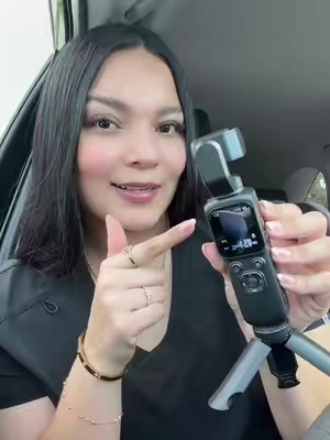 El gadget definitivo para llevar la creación de contenido a otro nivel. 🎥✨ Esta cámara portátil con 4K y seguimiento facial es súper compacta, ligera y perfecta para grabar en cualquier lugar sin complicaciones. ¡Un indispensable para los creadores! #cameratiktok #vlogcamera #viajes #creadordecontenido #tiktokshopfinds  