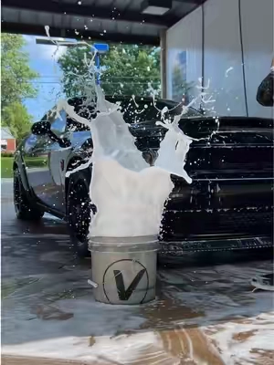 🚨New Product Launch🚀
-
The VIKING V+ Cuffless Wash Mitt gives you two ways to wash-use it as a mitt or flip it into a wash pad for added control. Made with thick 2000 GSM chenille microfiber, it helps lift dirt safely while delivering smooth, even soap coverage.
-
#asmr #cardetailing #asmrsounds #autodetailing #carwash 