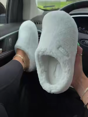 @Crocs #crocs #crocsslippers #slippers #crocsnewarrivals #TikTokshopbacktoschool 