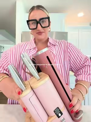 The Ninja NeverDull 10-Piece German Steel Knife Set might be my favorite kitchen upgrade yet 🎀🔪 The removable NeverDull sharpener makes it SO easy to keep your knives sharp, and the fact that you can customize the set and make it PINK?! This is for the girls who want their kitchen essentials to actually look cute sitting on the counter. 💗 #NinjaNeverDull #NinjaKnifeSet #PinkKitchen #KitchenMustHaves #TikTokShopFinds
