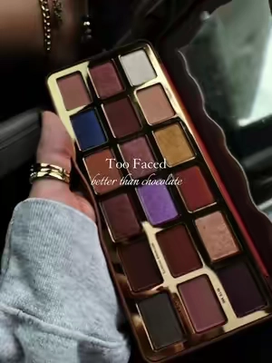 this palette is 🤌🏻🤌🏻✨✨🍂 #toofaced #toofacedcosmetics #betterthanchocolate #eyeshadowpalette #tiktokshopcreatorpicks 