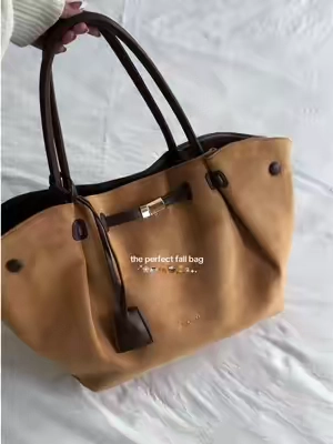 She’s the perfect bag for fall 🍂🍁✨#newbella #fallaesthetic #travelbag #fashiontok #cozyaesthetic 
