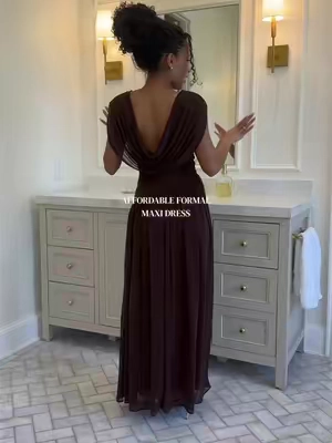 This is a dress you’ll actually want to wear more than once ✨ This color is so gorgeous though definitely one of my favorites! And it was so affordable like??? OBSESSED! #curvysweet #formaldress #weddingguestdress #classydress 