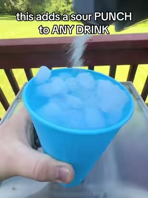 This powder adds a sour PUNCH to ANY DRINK #sour #candy #powder 