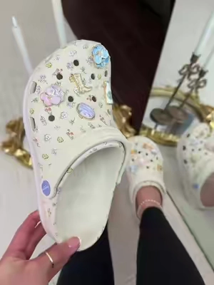 stoppppp it rn these crocs are everything 🎀✨ #crocs 