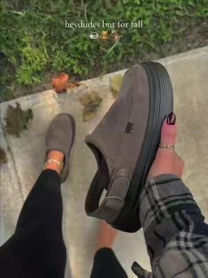 @HeyDude #heydude #heydudes #clogs #fallshoes #shoes 