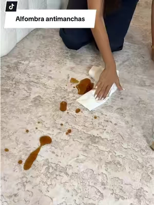 Alfombra antimanchas fácil de limpiar cualquier liquiyque se derrame y se puede meter hasta en la lavadora.@Art&Tuft Rugs #carpetcleaning #carpetwashing #carpet #alfombras #homehacks 