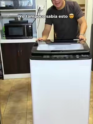 Una lavadora automática perfecta para espacios pequeños 🧺 Se conecta fácilmente, tiene capacidad de 17.6 lb y prácticamente hace todo el trabajo por ti. 💦 #PortableWasher #SmallSpaceLiving #HomeEssentials #ApartmentFinds #TikTokshopbacktoschool 