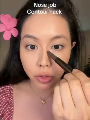 How I fake a nose job with this contour hack @tarte cosmetics #contouring #contouringhacks #contourtutorial #snatched #nosecontour 