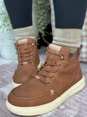 Fall boot season just got a whole lot comfier 👢🍂 These are made for jeans, leggings & all the everyday fall outfits.  #heydudeshoes #heydudenewarrivalscampaign #comfyboots #womensboots #fallboots @HeyDude 