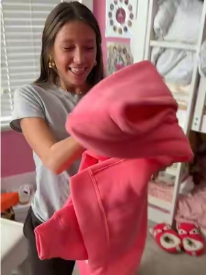 teen daughter goes crazy over new Aelfric Eden hoodie… #aelfriceden #aelfricedenhoodie #streetwearhoodie #hoodie #aelfricedenstreetwear @aelfriceden_official 