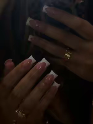 Short berry pink duck nails! Super easy no salon needed. I apply mine with air dry nail glue then apply top coat! If you want thick or more durable nails, add a layer of builder gel before your topcoat! @MUTIOVO @novoovonails_us #diynails #nails #frenchtipnails #ducknails #pressons 