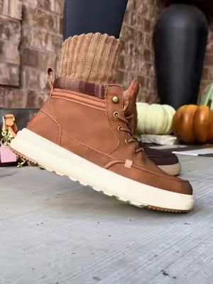 The Remi field boots are comfy, cute, and casual for fall activities 🤎🍂🪵 #fallboots #heydude #heydudeboots #heyduderemiboot #heydudenewarrivals 