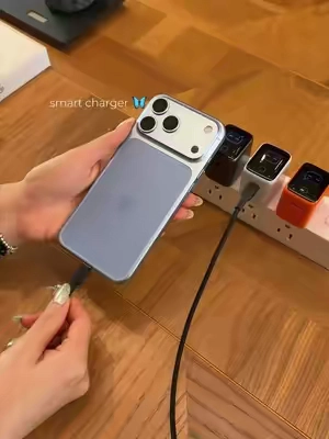 Just got the iphone 18 …and THIS is how lm charging it👀#iPhone18 #iphone18accessories #phonecharger #sohochic #fyp