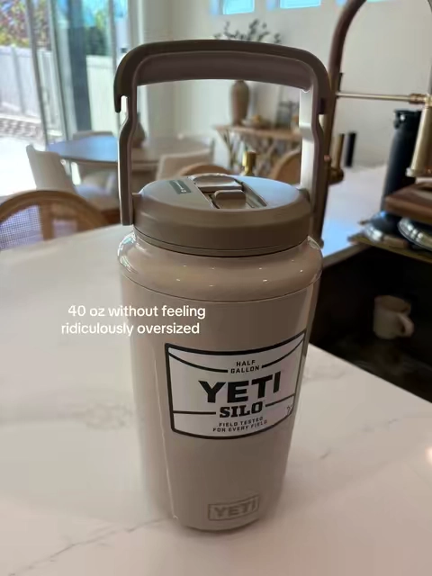 The 40 oz size is the sweet spot 👌 Big enough that I’m not constantly refilling it, but still easy to carry around. The locking lid is probably my favorite part.  #YETISilo #WaterBottle #TikTokShop #TikTokShopFinds #EverydayCarry