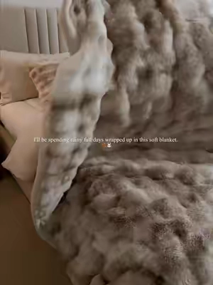 Fall is better with a super-soft faux fur blanket. 🍂🤎#sohochic #sohochic #HomeEssentials #TikTokshopbacktoschool #bedsure #bedsuregetcozy #yourcomforteryourway #christmasdecor #fallvibes #fall #autumn #fallbedding