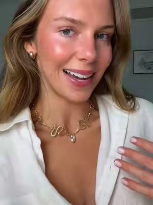 how SICK is this necklace !! stunning 