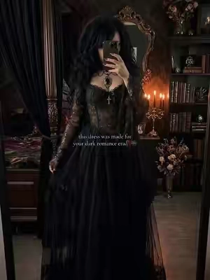 the reviews weren’t kidding with this one 🖤 the dress is genuinely stunning, the quality is so good, and it gives exactly the dark romance vibe i was hoping for #darkromance #darkfeminine #fallfashion #gothfashion #alternativefashion