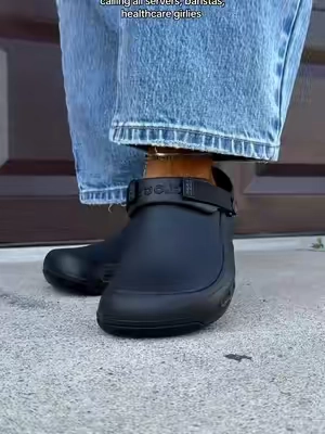 Crocs work clogs are so comfy! #crocs #crocsworkclogs #crocsbistro #workclogs #crocsseptemberspotlight @Crocs 